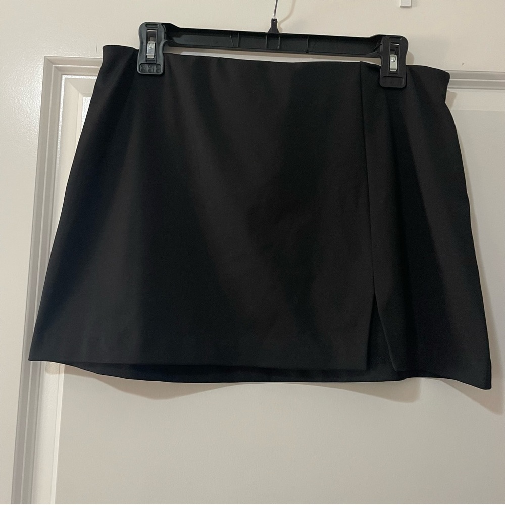 H&M BLACK MICRO MINI SKIRT WITH SLIT
